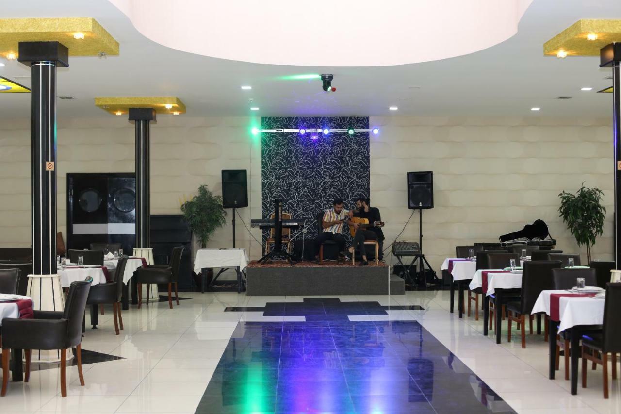 Ambassador Hotel Баку Екстериор снимка