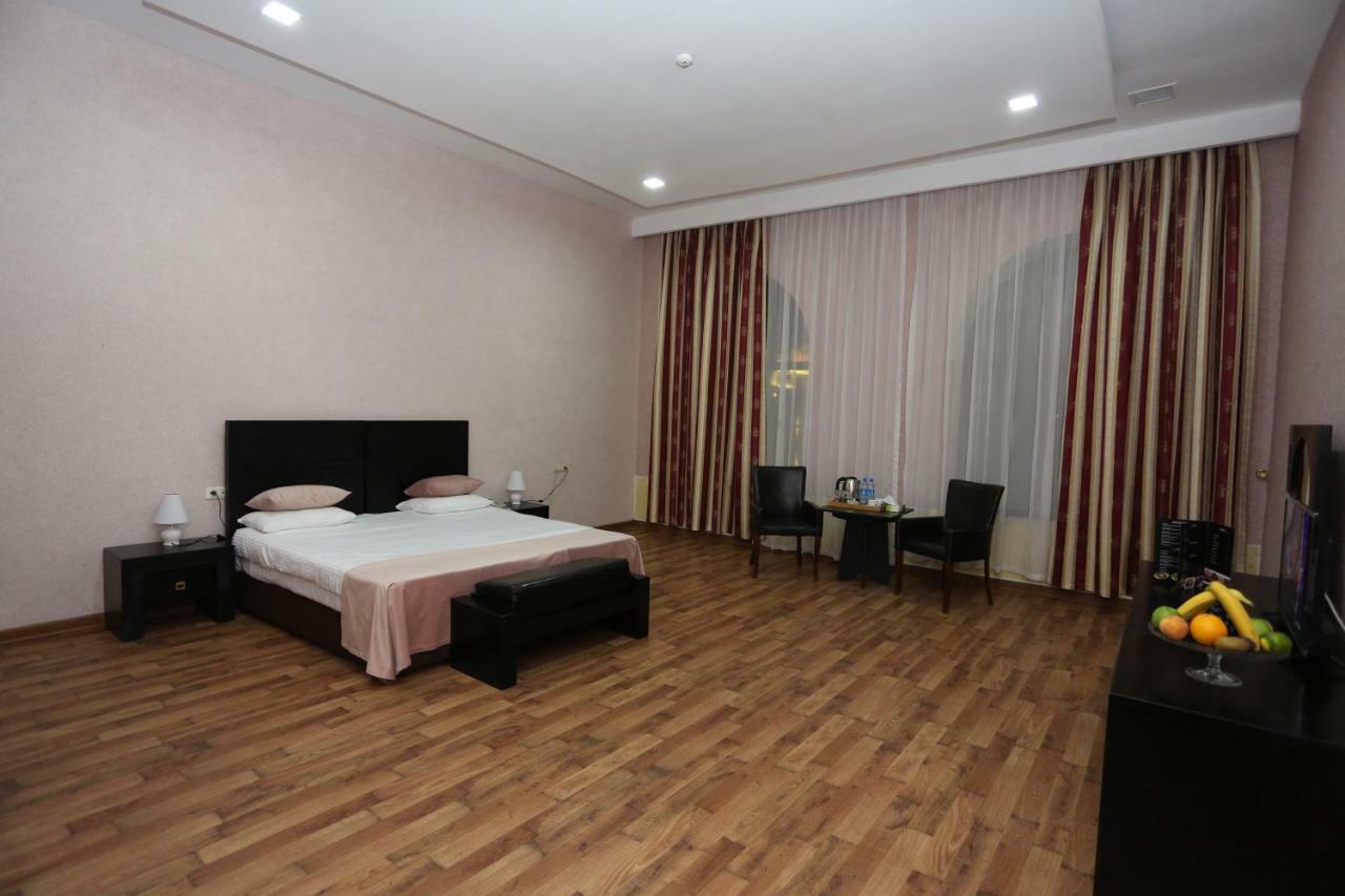 Ambassador Hotel Баку Екстериор снимка